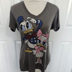 Women's Size XL V-neck Short Sleeve WDW Donald & Daisy T-shirt